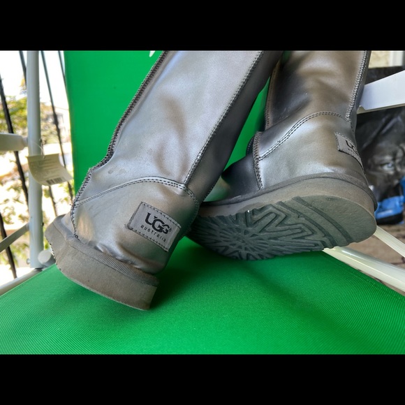 Silver UGGS - Picture 2 of 3